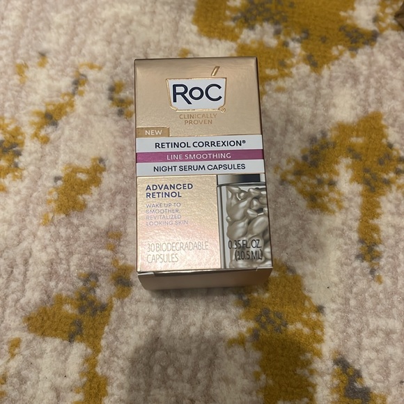 RoC Skincare Retinol Correxion Line Smoothing Night Serum Capsules - Picture 3 of 5